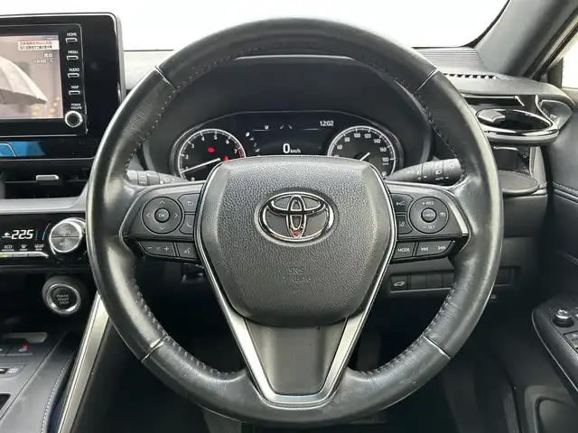 トヨタ ハリアー G 新潟県 2022(令4)年 5万km ホワイトパールクリスタルシャイン ワンオーナー/セーフティセンス/純正8型ナビ/(AM/FM/BT/フルセグ)/バックカメラ/パワーバックドア/ETC2.0/レーダークルーズコントロール/デジタルインナーミラー/Clazzioシートカバー/ハーフレザーシート/パワーシート(D席)/革巻きステアリング/ステアリングスイッチ/コーナーセンサー(前後)/AUTOライト/LEDヘッドライト/フォグランプ/AUTOハイビーム/横滑り防止/プッシュスタート/スマートキー