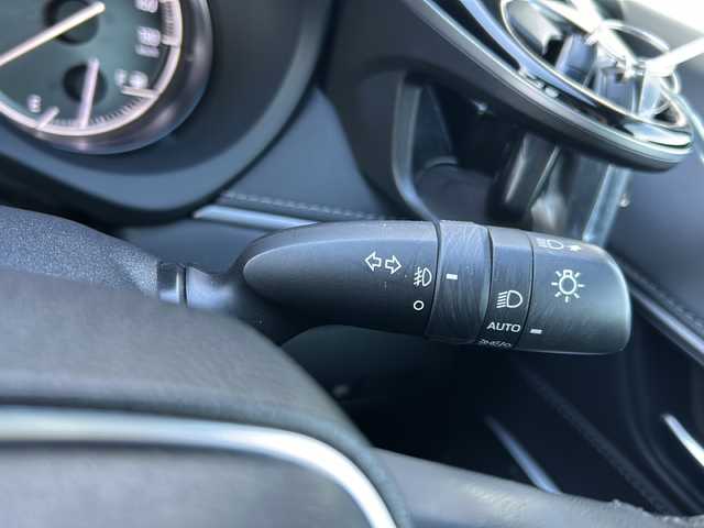 トヨタ ハリアー G 富山県 2022(令4)年 5万km ホワイトパールクリスタルシャイン ワンオーナー/セーフティセンス/純正8型ナビ/(AM/FM/BT/フルセグ)/バックカメラ/パワーバックドア/ETC2.0/レーダークルーズコントロール/デジタルインナーミラー/Clazzioシートカバー/ハーフレザーシート/パワーシート(D席)/革巻きステアリング/ステアリングスイッチ/コーナーセンサー(前後)/AUTOライト/LEDヘッドライト/フォグランプ/AUTOハイビーム/横滑り防止/プッシュスタート/スマートキー