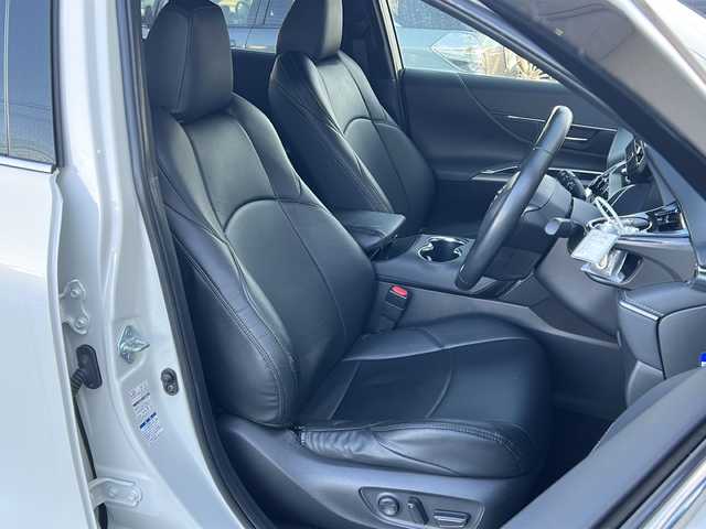 トヨタ ハリアー G 富山県 2022(令4)年 5万km ホワイトパールクリスタルシャイン ワンオーナー/セーフティセンス/純正8型ナビ/(AM/FM/BT/フルセグ)/バックカメラ/パワーバックドア/ETC2.0/レーダークルーズコントロール/デジタルインナーミラー/Clazzioシートカバー/ハーフレザーシート/パワーシート(D席)/革巻きステアリング/ステアリングスイッチ/コーナーセンサー(前後)/AUTOライト/LEDヘッドライト/フォグランプ/AUTOハイビーム/横滑り防止/プッシュスタート/スマートキー