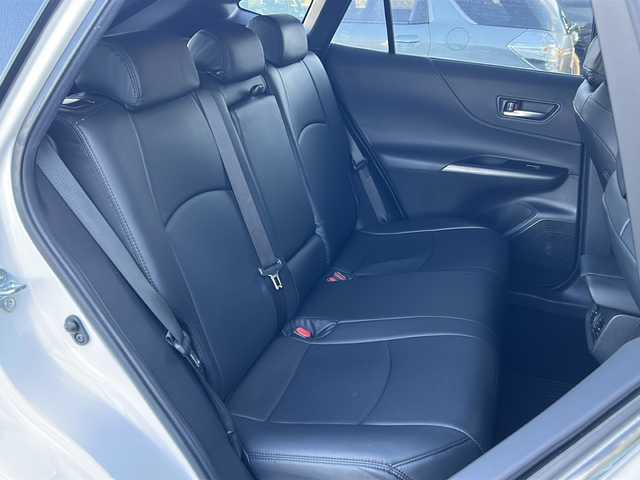 トヨタ ハリアー G 富山県 2022(令4)年 5万km ホワイトパールクリスタルシャイン ワンオーナー/セーフティセンス/純正8型ナビ/(AM/FM/BT/フルセグ)/バックカメラ/パワーバックドア/ETC2.0/レーダークルーズコントロール/デジタルインナーミラー/Clazzioシートカバー/ハーフレザーシート/パワーシート(D席)/革巻きステアリング/ステアリングスイッチ/コーナーセンサー(前後)/AUTOライト/LEDヘッドライト/フォグランプ/AUTOハイビーム/横滑り防止/プッシュスタート/スマートキー