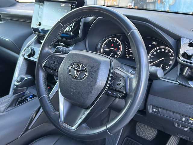 トヨタ ハリアー G 富山県 2022(令4)年 5万km ホワイトパールクリスタルシャイン ワンオーナー/セーフティセンス/純正8型ナビ/(AM/FM/BT/フルセグ)/バックカメラ/パワーバックドア/ETC2.0/レーダークルーズコントロール/デジタルインナーミラー/Clazzioシートカバー/ハーフレザーシート/パワーシート(D席)/革巻きステアリング/ステアリングスイッチ/コーナーセンサー(前後)/AUTOライト/LEDヘッドライト/フォグランプ/AUTOハイビーム/横滑り防止/プッシュスタート/スマートキー