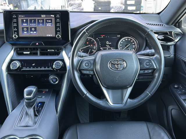 トヨタ ハリアー G 富山県 2022(令4)年 5万km ホワイトパールクリスタルシャイン ワンオーナー/セーフティセンス/純正8型ナビ/(AM/FM/BT/フルセグ)/バックカメラ/パワーバックドア/ETC2.0/レーダークルーズコントロール/デジタルインナーミラー/Clazzioシートカバー/ハーフレザーシート/パワーシート(D席)/革巻きステアリング/ステアリングスイッチ/コーナーセンサー(前後)/AUTOライト/LEDヘッドライト/フォグランプ/AUTOハイビーム/横滑り防止/プッシュスタート/スマートキー