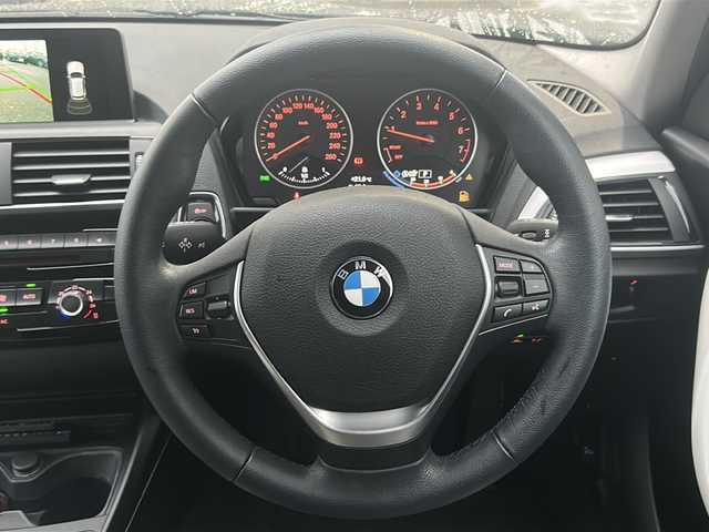 ＢＭＷ １１８ｉ スタイル 愛知県 2016(平28)年 1.2万km サファイアブラックP ワンオーナー/HDDナビ/フルセグテレビ/Bluetooth/ドライブレコーダー/バックカメラ/アイドリングストップ/ウィンカーミラー/クルーズコントロール/プッシュスタート/パワーバックドア/ETC/ステアリングスイッチ/純正フォグランプ/インテリジェントセーフティー/レーンディパーチャーウォーニング/保証書/取扱説明書
