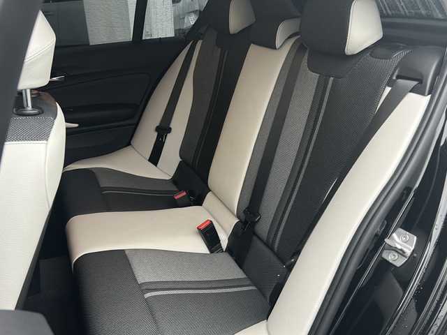 ＢＭＷ １１８ｉ スタイル 愛知県 2016(平28)年 1.2万km サファイアブラックP ワンオーナー/HDDナビ/フルセグテレビ/Bluetooth/ドライブレコーダー/バックカメラ/アイドリングストップ/ウィンカーミラー/クルーズコントロール/プッシュスタート/パワーバックドア/ETC/ステアリングスイッチ/純正フォグランプ/インテリジェントセーフティー/レーンディパーチャーウォーニング/保証書/取扱説明書