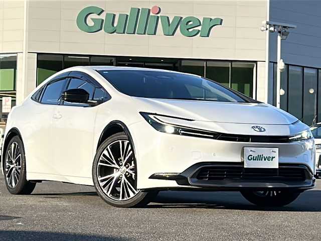 トヨタ プリウス Z 佐賀県 2023(令5)年 1.7万km プラチナホワイトパールマイカ 純正12.3インチディスプレイオーディオ/パノラミックビューモニター/レザーシート/運転席パワーシート/前席シートヒーター/前席シートベンチレーション/デジタルインナーミラー/ブラインドスポットモニター/メモリーシート/ビルトインETC/ステアリングヒーター/パワーバックドア/AC100V/ワイヤレス充電/プリクラッシュセーフティセンス/レーダークルーズコントロール/レーンディパーチャーアラート/リアクロストラフィックアラート/電動パーキングブレーキ/オートブレーキホールド/純正19インチアルミホイール/クリアランスソナー/スマートキー/スペアキー×１