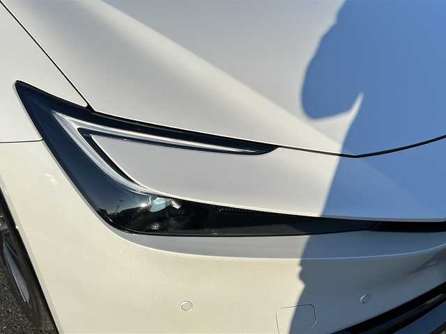 トヨタ プリウス Z 佐賀県 2023(令5)年 1.7万km プラチナホワイトパールマイカ 純正12.3インチディスプレイオーディオ/パノラミックビューモニター/レザーシート/運転席パワーシート/前席シートヒーター/前席シートベンチレーション/デジタルインナーミラー/ブラインドスポットモニター/メモリーシート/ビルトインETC/ステアリングヒーター/パワーバックドア/AC100V/ワイヤレス充電/プリクラッシュセーフティセンス/レーダークルーズコントロール/レーンディパーチャーアラート/リアクロストラフィックアラート/電動パーキングブレーキ/オートブレーキホールド/純正19インチアルミホイール/クリアランスソナー/スマートキー/スペアキー×１