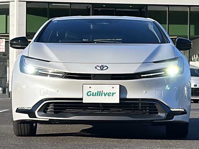 トヨタ プリウス Z 佐賀県 2023(令5)年 1.7万km プラチナホワイトパールマイカ 純正12.3インチディスプレイオーディオ/パノラミックビューモニター/レザーシート/運転席パワーシート/前席シートヒーター/前席シートベンチレーション/デジタルインナーミラー/ブラインドスポットモニター/メモリーシート/ビルトインETC/ステアリングヒーター/パワーバックドア/AC100V/ワイヤレス充電/プリクラッシュセーフティセンス/レーダークルーズコントロール/レーンディパーチャーアラート/リアクロストラフィックアラート/電動パーキングブレーキ/オートブレーキホールド/純正19インチアルミホイール/クリアランスソナー/スマートキー/スペアキー×１