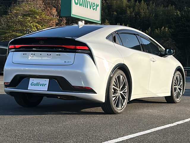 トヨタ プリウス Z 佐賀県 2023(令5)年 1.7万km プラチナホワイトパールマイカ 純正12.3インチディスプレイオーディオ/パノラミックビューモニター/レザーシート/運転席パワーシート/前席シートヒーター/前席シートベンチレーション/デジタルインナーミラー/ブラインドスポットモニター/メモリーシート/ビルトインETC/ステアリングヒーター/パワーバックドア/AC100V/ワイヤレス充電/プリクラッシュセーフティセンス/レーダークルーズコントロール/レーンディパーチャーアラート/リアクロストラフィックアラート/電動パーキングブレーキ/オートブレーキホールド/純正19インチアルミホイール/クリアランスソナー/スマートキー/スペアキー×１