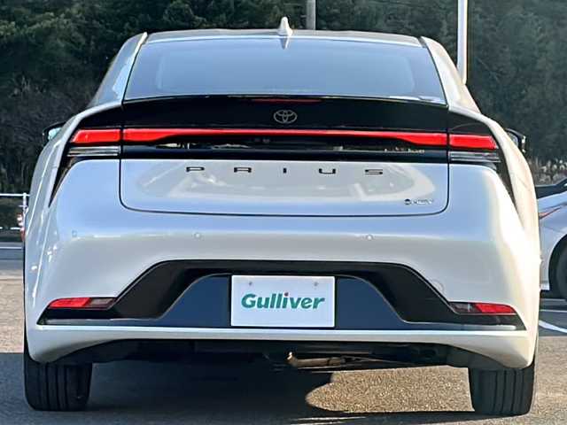 トヨタ プリウス Z 佐賀県 2023(令5)年 1.7万km プラチナホワイトパールマイカ 純正12.3インチディスプレイオーディオ/パノラミックビューモニター/レザーシート/運転席パワーシート/前席シートヒーター/前席シートベンチレーション/デジタルインナーミラー/ブラインドスポットモニター/メモリーシート/ビルトインETC/ステアリングヒーター/パワーバックドア/AC100V/ワイヤレス充電/プリクラッシュセーフティセンス/レーダークルーズコントロール/レーンディパーチャーアラート/リアクロストラフィックアラート/電動パーキングブレーキ/オートブレーキホールド/純正19インチアルミホイール/クリアランスソナー/スマートキー/スペアキー×１