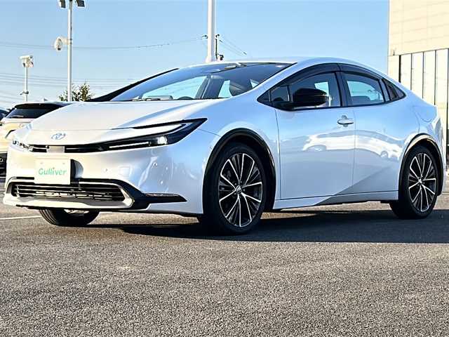 トヨタ プリウス Z 佐賀県 2023(令5)年 1.7万km プラチナホワイトパールマイカ 純正12.3インチディスプレイオーディオ/パノラミックビューモニター/レザーシート/運転席パワーシート/前席シートヒーター/前席シートベンチレーション/デジタルインナーミラー/ブラインドスポットモニター/メモリーシート/ビルトインETC/ステアリングヒーター/パワーバックドア/AC100V/ワイヤレス充電/プリクラッシュセーフティセンス/レーダークルーズコントロール/レーンディパーチャーアラート/リアクロストラフィックアラート/電動パーキングブレーキ/オートブレーキホールド/純正19インチアルミホイール/クリアランスソナー/スマートキー/スペアキー×１