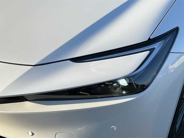 トヨタ プリウス Z 佐賀県 2023(令5)年 1.7万km プラチナホワイトパールマイカ 純正12.3インチディスプレイオーディオ/パノラミックビューモニター/レザーシート/運転席パワーシート/前席シートヒーター/前席シートベンチレーション/デジタルインナーミラー/ブラインドスポットモニター/メモリーシート/ビルトインETC/ステアリングヒーター/パワーバックドア/AC100V/ワイヤレス充電/プリクラッシュセーフティセンス/レーダークルーズコントロール/レーンディパーチャーアラート/リアクロストラフィックアラート/電動パーキングブレーキ/オートブレーキホールド/純正19インチアルミホイール/クリアランスソナー/スマートキー/スペアキー×１