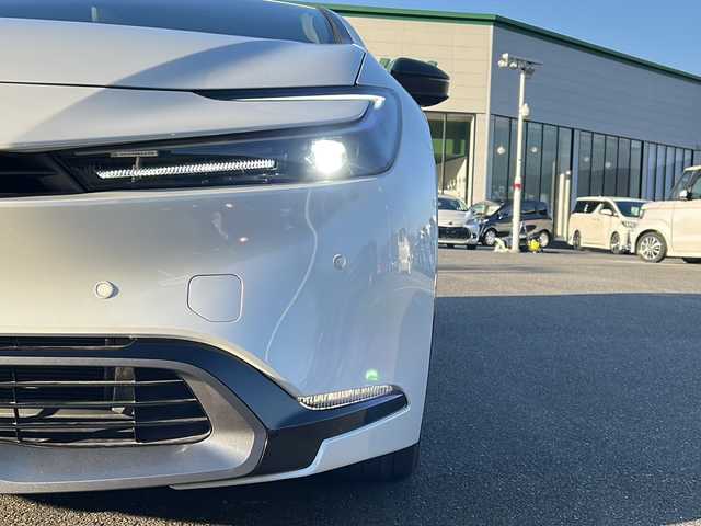 トヨタ プリウス Z 佐賀県 2023(令5)年 1.7万km プラチナホワイトパールマイカ 純正12.3インチディスプレイオーディオ/パノラミックビューモニター/レザーシート/運転席パワーシート/前席シートヒーター/前席シートベンチレーション/デジタルインナーミラー/ブラインドスポットモニター/メモリーシート/ビルトインETC/ステアリングヒーター/パワーバックドア/AC100V/ワイヤレス充電/プリクラッシュセーフティセンス/レーダークルーズコントロール/レーンディパーチャーアラート/リアクロストラフィックアラート/電動パーキングブレーキ/オートブレーキホールド/純正19インチアルミホイール/クリアランスソナー/スマートキー/スペアキー×１