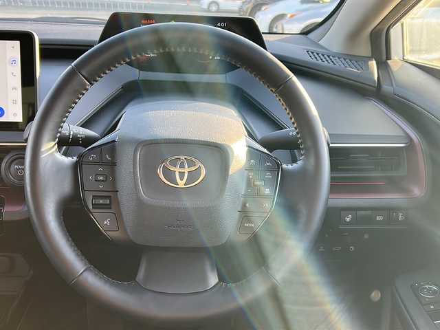 トヨタ プリウス Z 佐賀県 2023(令5)年 1.7万km プラチナホワイトパールマイカ 純正12.3インチディスプレイオーディオ/パノラミックビューモニター/レザーシート/運転席パワーシート/前席シートヒーター/前席シートベンチレーション/デジタルインナーミラー/ブラインドスポットモニター/メモリーシート/ビルトインETC/ステアリングヒーター/パワーバックドア/AC100V/ワイヤレス充電/プリクラッシュセーフティセンス/レーダークルーズコントロール/レーンディパーチャーアラート/リアクロストラフィックアラート/電動パーキングブレーキ/オートブレーキホールド/純正19インチアルミホイール/クリアランスソナー/スマートキー/スペアキー×１