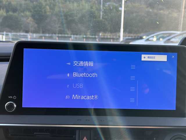 トヨタ プリウス Z 佐賀県 2023(令5)年 1.7万km プラチナホワイトパールマイカ 純正12.3インチディスプレイオーディオ/パノラミックビューモニター/レザーシート/運転席パワーシート/前席シートヒーター/前席シートベンチレーション/デジタルインナーミラー/ブラインドスポットモニター/メモリーシート/ビルトインETC/ステアリングヒーター/パワーバックドア/AC100V/ワイヤレス充電/プリクラッシュセーフティセンス/レーダークルーズコントロール/レーンディパーチャーアラート/リアクロストラフィックアラート/電動パーキングブレーキ/オートブレーキホールド/純正19インチアルミホイール/クリアランスソナー/スマートキー/スペアキー×１