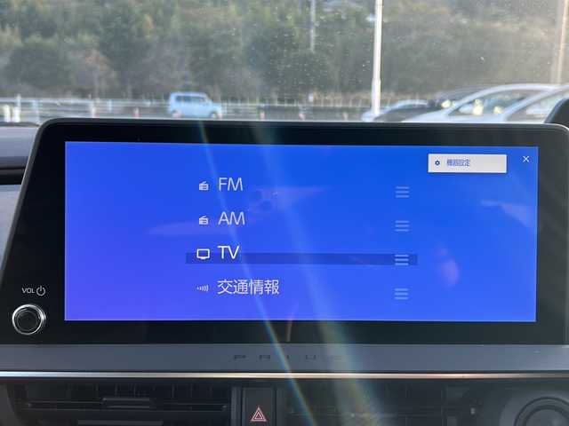 トヨタ プリウス Z 佐賀県 2023(令5)年 1.7万km プラチナホワイトパールマイカ 純正12.3インチディスプレイオーディオ/パノラミックビューモニター/レザーシート/運転席パワーシート/前席シートヒーター/前席シートベンチレーション/デジタルインナーミラー/ブラインドスポットモニター/メモリーシート/ビルトインETC/ステアリングヒーター/パワーバックドア/AC100V/ワイヤレス充電/プリクラッシュセーフティセンス/レーダークルーズコントロール/レーンディパーチャーアラート/リアクロストラフィックアラート/電動パーキングブレーキ/オートブレーキホールド/純正19インチアルミホイール/クリアランスソナー/スマートキー/スペアキー×１
