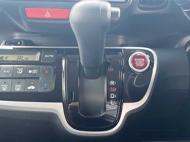 ホンダ Ｎ ＢＯＸ G Lパッケージ 岐阜県 2016(平28)年 7.9万km プレミアムホワイトパールⅡ ディーラーナビ/FM/AM/フルセグテレビ/CD/DVD/MusicRack/iPod/SD/USB/BLUETOOTHAUDIO/UTR/AUX/HDMI/ビルトインETC/片側パワースライドドア/横滑り防止装置/Ecoモード/純正マット/Allercleanシート/ドアバイザー/電動格納ミラー/後席テーブル/バックカメラ/プッシュスタート