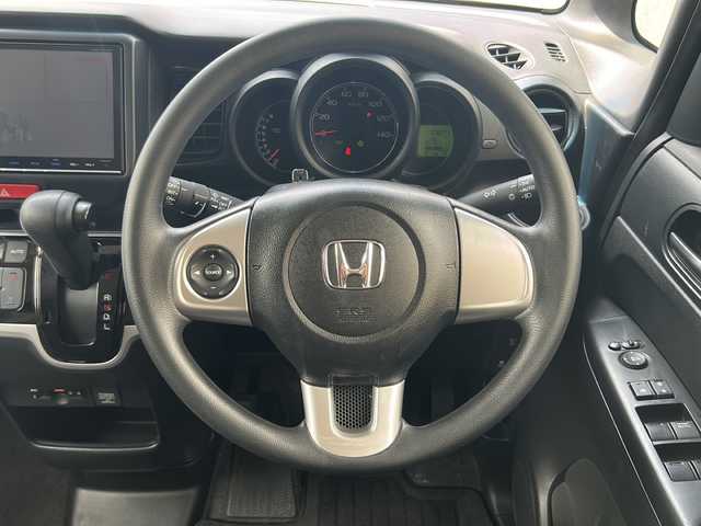 ホンダ Ｎ ＢＯＸ G Lパッケージ 岐阜県 2016(平28)年 7.9万km プレミアムホワイトパールⅡ ディーラーナビ/FM/AM/フルセグテレビ/CD/DVD/MusicRack/iPod/SD/USB/BLUETOOTHAUDIO/UTR/AUX/HDMI/ビルトインETC/片側パワースライドドア/横滑り防止装置/Ecoモード/純正マット/Allercleanシート/ドアバイザー/電動格納ミラー/後席テーブル/バックカメラ/プッシュスタート