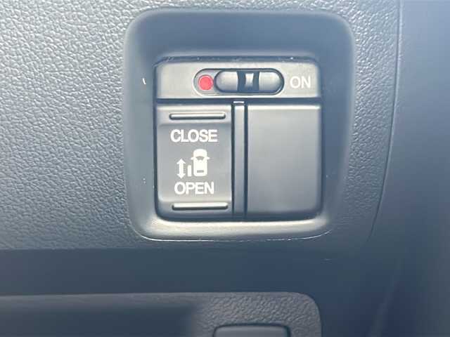 ホンダ Ｎ ＢＯＸ G Lパッケージ 岐阜県 2016(平28)年 7.9万km プレミアムホワイトパールⅡ ディーラーナビ/FM/AM/フルセグテレビ/CD/DVD/MusicRack/iPod/SD/USB/BLUETOOTHAUDIO/UTR/AUX/HDMI/ビルトインETC/片側パワースライドドア/横滑り防止装置/Ecoモード/純正マット/Allercleanシート/ドアバイザー/電動格納ミラー/後席テーブル/バックカメラ/プッシュスタート