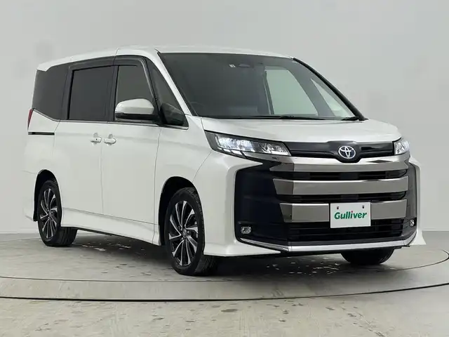 トヨタ ノア ハイブリッド S－Z 熊本県 2022(令4)年 2.5万km ホワイトパールクリスタルシャイン フリップダウンモニター/純正ナビ/　　DVD/BT/フルセグ/バックカメラ/両側パワースライドドア/クルーズコントロール/LEDオートライト/シートヒーター/純正17インチアルミホイール/リアオートエアコン/スマートキー/ETC2.0
