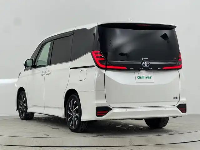 トヨタ ノア ハイブリッド S－Z 熊本県 2022(令4)年 2.5万km ホワイトパールクリスタルシャイン フリップダウンモニター/純正ナビ/　　DVD/BT/フルセグ/バックカメラ/両側パワースライドドア/クルーズコントロール/LEDオートライト/シートヒーター/純正17インチアルミホイール/リアオートエアコン/スマートキー/ETC2.0