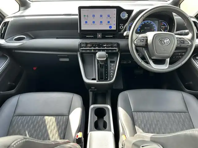 トヨタ ノア ハイブリッド S－Z 鹿児島県 2022(令4)年 2.5万km ホワイトパールクリスタルシャイン フリップダウンモニター/純正ナビ/　　DVD/BT/フルセグ/バックカメラ/両側パワースライドドア/クルーズコントロール/LEDオートライト/シートヒーター/純正17インチアルミホイール/リアオートエアコン/スマートキー/ETC2.0