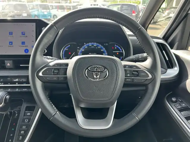 トヨタ ノア ハイブリッド S－Z 鹿児島県 2022(令4)年 2.5万km ホワイトパールクリスタルシャイン フリップダウンモニター/純正ナビ/　　DVD/BT/フルセグ/バックカメラ/両側パワースライドドア/クルーズコントロール/LEDオートライト/シートヒーター/純正17インチアルミホイール/リアオートエアコン/スマートキー/ETC2.0