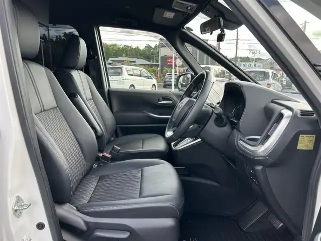 トヨタ ノア ハイブリッド S－Z 鹿児島県 2022(令4)年 2.5万km ホワイトパールクリスタルシャイン フリップダウンモニター/純正ナビ/　　DVD/BT/フルセグ/バックカメラ/両側パワースライドドア/クルーズコントロール/LEDオートライト/シートヒーター/純正17インチアルミホイール/リアオートエアコン/スマートキー/ETC2.0