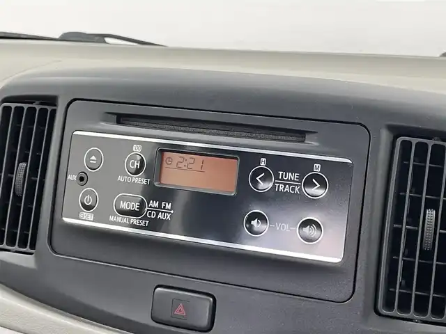 ダイハツ ミラ イース L 埼玉県 2016(平28)年 1.4万km コットンアイボリー スマートアシスト　ＥＴＣ　ＣＤ再生　ＡＵＸ　純正アルミホイール　エアコン　ヘッドライトレベライザー　パワーステアリング　社外フロアマット　リモコンキー　横滑り防止　盗難防止装置　保証書　取扱説明書