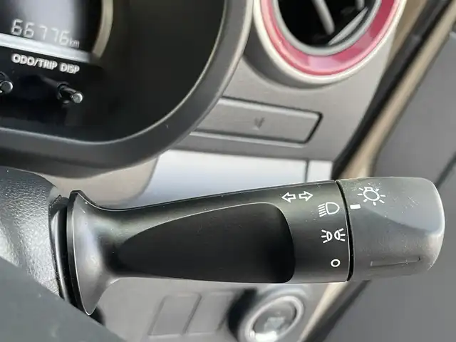 トヨタ パッソ モーダ　S 香川県 2017(平29)年 6.7万km ブラックマイカメタリック/パウダリーベージュメタリック 2トーン ケンウッドナビ/　CD DVD BT フルセグTV/衝突被害軽減装置/アイドリングストップ/横滑り防止装置/LEDヘッドライト/プッシュスタート/スマートキー/純正フロアマット/ドアバイザー/電動格納ウィンカーミラー