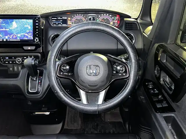 ホンダ Ｎ ＢＯＸ カスタム G L ターボ ホンダセンシング 静岡県 2019(平31)年 3.3万km クリスタルブラックパール ユーザー買取車両/ワンオーナー/純正SDナビ（VXU-195NBi）/【AM/FM/TV/CD/BT/SD】/純正15インチAW/純正サイドエアロパーツ/MTモード付AT/パドルシフト/エンジンスタートボタン/クルーズコントロール（追従走行あり）/USB入力端子/ETC/ドライブレコーダー/ベンチシート/ハーフレザーシート/両側パワースライドドア/横滑り防止装置/レーンアシスト/衝突被害軽減システム/保証書/取扱説明書