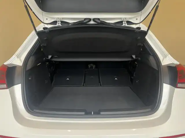 メルセデス・ベンツ Ａ１８０ スタイル AMGライン 岐阜県 2018(平30)年 2.5万km ポーラホワイト レーダーセーフティパッケージ/　アクティブブレーキアシスト/　PRE-SAFEプラス/　アクティブブラインドスポットアシスト/　アクティブレーンキーピングアシスト/　アクティブステアリングアシスト/ナビゲーションパッケージ/　ナビゲーション/　フルセグTV　Bluetooth/AMGライン/　マルチビームLEDヘッドライト/　アダプティブハイビームアシストプラス/メモリー機能付きパワーシート/シートヒーター/パーキングアシストリアビューカメラ