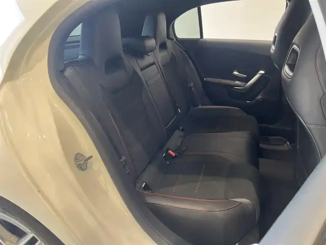 メルセデス・ベンツ Ａ１８０ スタイル AMGライン 岐阜県 2018(平30)年 2.5万km ポーラホワイト レーダーセーフティパッケージ/　アクティブブレーキアシスト/　PRE-SAFEプラス/　アクティブブラインドスポットアシスト/　アクティブレーンキーピングアシスト/　アクティブステアリングアシスト/ナビゲーションパッケージ/　ナビゲーション/　フルセグTV　Bluetooth/AMGライン/　マルチビームLEDヘッドライト/　アダプティブハイビームアシストプラス/メモリー機能付きパワーシート/シートヒーター/パーキングアシストリアビューカメラ