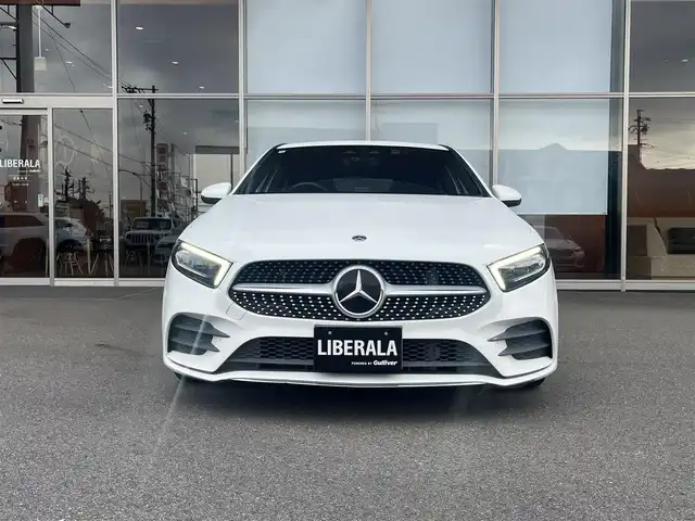 メルセデス・ベンツ Ａ１８０ スタイル AMGライン 岐阜県 2018(平30)年 2.5万km ポーラホワイト レーダーセーフティパッケージ/　アクティブブレーキアシスト/　PRE-SAFEプラス/　アクティブブラインドスポットアシスト/　アクティブレーンキーピングアシスト/　アクティブステアリングアシスト/ナビゲーションパッケージ/　ナビゲーション/　フルセグTV　Bluetooth/AMGライン/　マルチビームLEDヘッドライト/　アダプティブハイビームアシストプラス/メモリー機能付きパワーシート/シートヒーター/パーキングアシストリアビューカメラ