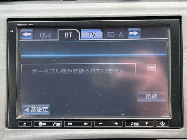 トヨタ プリウス S 神奈川県 2013(平25)年 2.8万km ホワイトパールクリスタルシャイン ワンオーナー/D.OP8インチHDDナビ・フルセグ・DVD・CD・MSV・SD・Bluetooth/バックカメラ」/ビルトインETC/スマートキー/ステリモ/電動格納ミラー/HIDヘッドライト/オートライト/D/N席バニティミラー/ISOFIX対応/トノカバー/純正フロアマット/新車時保証書/取扱説明書/スペアキー