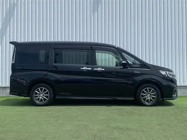 ホンダ ステップワゴン スパーダ ハイブリッド G EX ホンダセンシング 香川県 2018(平30)年 9.7万km プレミアムスパークルブラックパール 登録時走行距離：96394km/純正10型ナビ/　CD DVD BT　フルセグTV/純正11.6型フリップダウンモニター/全方位カメラ/両側パワースライドドア/ホンダセンシング/レーダークルーズコントロール/レーンキープアシスト/LEDヘッドライト/オートライト/フォグランプ/横滑り防止装置/ビルトインETC/ハーフレザーシート/シートヒーター/革巻きステアリング/ステアリングスイッチ/プッシュスタート/スマートキー/スペアキー