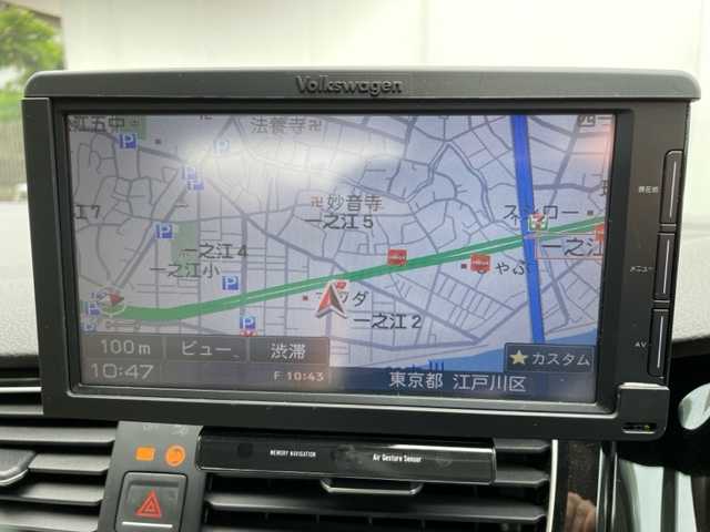 フォルクスワーゲン ゴルフ TSI ハイライン 東京都 2013(平25)年 3.1万km パシフィックブルーM 純正Composition Media/・6.5インチディスプレイ/BT/CD/ラジオ/純正ポータブルナビ/・ナビ/DTV/バックカメラ/レザーシートパッケージ/・アイボリー革シート/・パワーシート（運転席）/・シートヒーター（運転席/助手席）/・シートアンダートレイ（助手席）/プリクラッシュブレーキシステム/レーンキープアシストシステム/プロアクティブオキュパントプロテクション/バイキセノンパッケージ/・LEDポジションランプ/・HIDヘッドランプ/・ヘッドランプウォッシャー/・ダイナミックコーナリングランプ/アクティブクルーズコントロール/純正17インチAW/ETC/N席側リバース連動電動格納ドアミラー/パドルシフト付革巻きステアリング/ステアリングスイッチ/キーレスエントリーキー×2/純正フロアマット/取扱説明書/新車時保証書