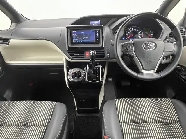 トヨタ ノア Si ダブルバイビーⅢ 茨城県 2021(令3)年 3.3万km ホワイトパールクリスタルシャイン アルパイン７型ナビ　/【フルセグTV/BT/Carplay/CD/DVD/USB】/アルパイン１２．８型後席モニター　/両側電動スライドドア　/クルーズコントロール　/ＬＥＤヘッドライト　/ビルトインＥＴＣ　/バックカメラ　/衝突軽減ブレーキ/スマートキー×1/ステアリングスイッチ/チルトステアリング/シートリフター/シートバックテーブル/ドアバイザー/後席サンシェイド/取扱説明書/新車保証書