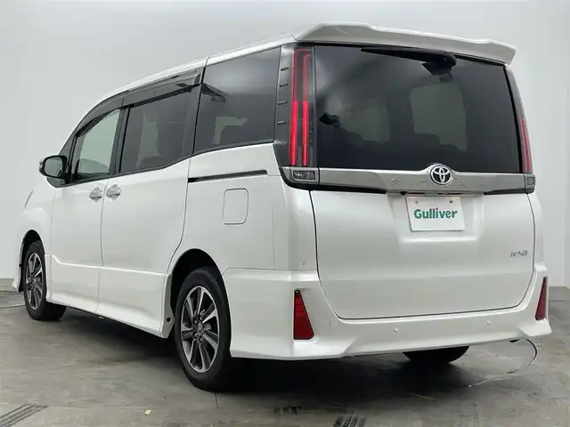 トヨタ ノア Si ダブルバイビーⅢ 茨城県 2021(令3)年 3.3万km ホワイトパールクリスタルシャイン アルパイン７型ナビ　/【フルセグTV/BT/Carplay/CD/DVD/USB】/アルパイン１２．８型後席モニター　/両側電動スライドドア　/クルーズコントロール　/ＬＥＤヘッドライト　/ビルトインＥＴＣ　/バックカメラ　/衝突軽減ブレーキ/スマートキー×1/ステアリングスイッチ/チルトステアリング/シートリフター/シートバックテーブル/ドアバイザー/後席サンシェイド/取扱説明書/新車保証書