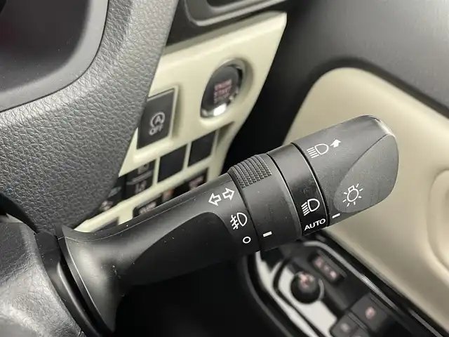 トヨタ ノア Si ダブルバイビーⅢ 茨城県 2021(令3)年 3.3万km ホワイトパールクリスタルシャイン アルパイン７型ナビ　/【フルセグTV/BT/Carplay/CD/DVD/USB】/アルパイン１２．８型後席モニター　/両側電動スライドドア　/クルーズコントロール　/ＬＥＤヘッドライト　/ビルトインＥＴＣ　/バックカメラ　/衝突軽減ブレーキ/スマートキー×1/ステアリングスイッチ/チルトステアリング/シートリフター/シートバックテーブル/ドアバイザー/後席サンシェイド/取扱説明書/新車保証書