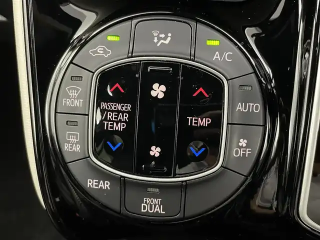 トヨタ ノア Si ダブルバイビーⅢ 茨城県 2021(令3)年 3.3万km ホワイトパールクリスタルシャイン アルパイン７型ナビ　/【フルセグTV/BT/Carplay/CD/DVD/USB】/アルパイン１２．８型後席モニター　/両側電動スライドドア　/クルーズコントロール　/ＬＥＤヘッドライト　/ビルトインＥＴＣ　/バックカメラ　/衝突軽減ブレーキ/スマートキー×1/ステアリングスイッチ/チルトステアリング/シートリフター/シートバックテーブル/ドアバイザー/後席サンシェイド/取扱説明書/新車保証書