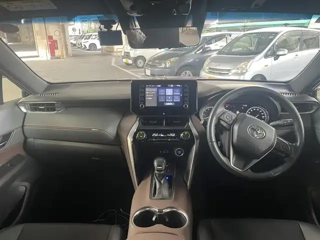 トヨタ ハリアー G 大阪府 2021(令3)年 3.4万km センシュアルレッドマイカ セーフティーセンス/・プリクラッシュセーフティ/・レートレーンシングアシスト/・レーダークルーズコントロール/・アダプディブクハイビームシステム/・ロードサインアシスト/パーキングブレーキサポート/純正ナビ/・Bluetooth/・バックカメラ/純正18インチアルミホイール/ハーフレザー/パワーバックドア/LEDヘッドライト/・オートライト/プッシュスタート/ETC/ワンオーナー/新車保証書/取扱説明書