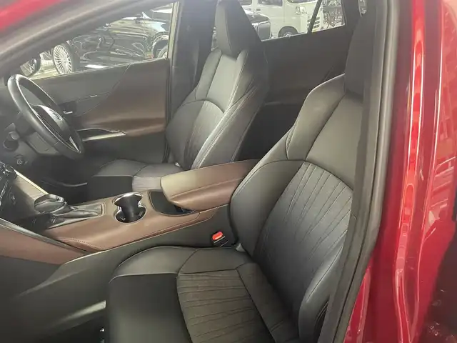 トヨタ ハリアー G 大阪府 2021(令3)年 3.4万km センシュアルレッドマイカ セーフティーセンス/・プリクラッシュセーフティ/・レートレーンシングアシスト/・レーダークルーズコントロール/・アダプディブクハイビームシステム/・ロードサインアシスト/パーキングブレーキサポート/純正ナビ/・Bluetooth/・バックカメラ/純正18インチアルミホイール/ハーフレザー/パワーバックドア/LEDヘッドライト/・オートライト/プッシュスタート/ETC/ワンオーナー/新車保証書/取扱説明書