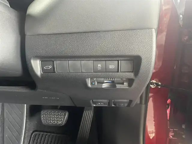 トヨタ ハリアー G 大阪府 2021(令3)年 3.4万km センシュアルレッドマイカ セーフティーセンス/・プリクラッシュセーフティ/・レートレーンシングアシスト/・レーダークルーズコントロール/・アダプディブクハイビームシステム/・ロードサインアシスト/パーキングブレーキサポート/純正ナビ/・Bluetooth/・バックカメラ/純正18インチアルミホイール/ハーフレザー/パワーバックドア/LEDヘッドライト/・オートライト/プッシュスタート/ETC/ワンオーナー/新車保証書/取扱説明書