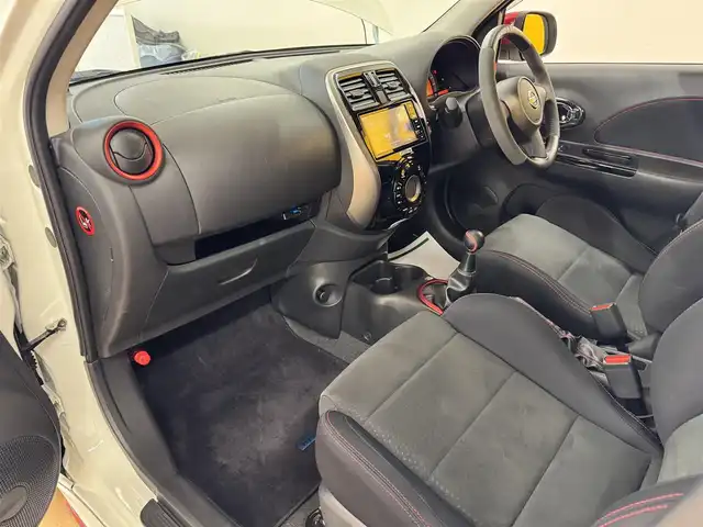 日産 マーチ ニスモS 群馬県 2021(令3)年 0.8万km ブリリアントホワイトパール 社外7インチワイドナビ/・AM/FM/フルセグTV/・CD/DVD/USB/SD/・Bluetooth/MSV/5MT/横滑り防止/バックカメラ/バックフォグランプ/ドライブレコーダー/純正フロアマット/純正ドアバイザー/純正16インチアルミホイール/社外LEDヘッドライト/社外マフラー（フジツボ）/ニスモブレーキホース/スマートキー/プッシュスタート