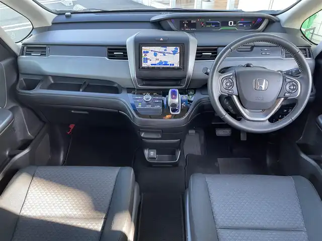 ホンダ フリード＋ ハイブリット G ホンダセンシング 兵庫県 2017(平29)年 7.8万km ホワイトオーキッドパール 7インチナビ/Bluetooth/ビルトインETC/両側パワースライド/レーンキープアシスト/バックカメラ/車線逸脱警報/クルーズコントロール/衝突軽減ブレーキ/LEDヘッドライト/スマートキー/アクセサリーソケット/オートライト