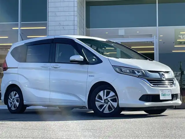 ホンダ フリード＋ ハイブリット G ホンダセンシング 兵庫県 2017(平29)年 7.8万km ホワイトオーキッドパール 7インチナビ/Bluetooth/ビルトインETC/両側パワースライド/レーンキープアシスト/バックカメラ/車線逸脱警報/クルーズコントロール/衝突軽減ブレーキ/LEDヘッドライト/スマートキー/アクセサリーソケット/オートライト
