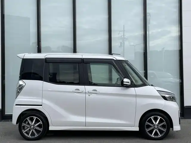 日産 デイズ ルークス HWS X Vセレクション 大阪府 2019(平31)年 2.2万km ホワイトパール 純正８インチナビ　/   フルセグＴＶ/CD/Bluetooth　/アラウンドビューモニター　/エマージェンシーブレーキ/レーンキープアシスト　/両側パワースライドドア　/アイドリングストップ/nano-e付サーキュレーター　/ハーフレザーシート/純正15インチアルミホイール　/純正フロアマット　/プッシュスタート　/スマートキー/ＬＥＤ/取扱説明書/保証書