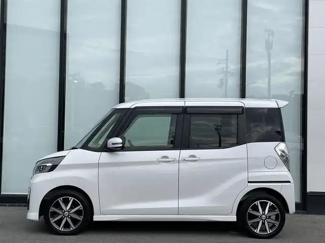 日産 デイズ ルークス HWS X Vセレクション 大阪府 2019(平31)年 2.2万km ホワイトパール 純正８インチナビ　/   フルセグＴＶ/CD/Bluetooth　/アラウンドビューモニター　/エマージェンシーブレーキ/レーンキープアシスト　/両側パワースライドドア　/アイドリングストップ/nano-e付サーキュレーター　/ハーフレザーシート/純正15インチアルミホイール　/純正フロアマット　/プッシュスタート　/スマートキー/ＬＥＤ/取扱説明書/保証書