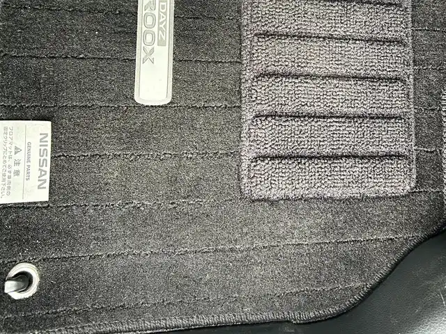 日産 デイズ ルークス HWS X Vセレクション 大阪府 2019(平31)年 2.2万km ホワイトパール 純正８インチナビ　/   フルセグＴＶ/CD/Bluetooth　/アラウンドビューモニター　/エマージェンシーブレーキ/レーンキープアシスト　/両側パワースライドドア　/アイドリングストップ/nano-e付サーキュレーター　/ハーフレザーシート/純正15インチアルミホイール　/純正フロアマット　/プッシュスタート　/スマートキー/ＬＥＤ/取扱説明書/保証書