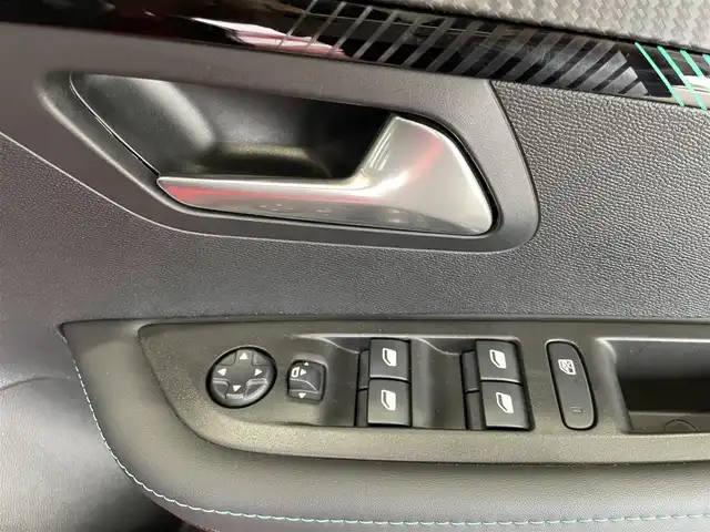 プジョー ２０８ アリュール 福島県 2020(令2)年 1.2万km 赤 純正ディスプレイオーディオ/BT/USB/FM/AM/純正16インチAW(AW＋冬タイヤ積込)/アクティブクルーズコントロール/クリアランスソナー/ハーフレザーシート/360°ビューモニター/ステアリングリモコン/アイドリングストップ/パドルシフト/ドライブレコーダー/USB充電ポート/置くだけ充電/オートライト/LEDヘッドライト/プッシュスタート/フロアマット/ETC